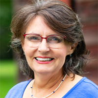 headshot: Elizabeth Alcorn