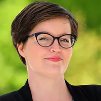 headshot: Jennifer Kitchen